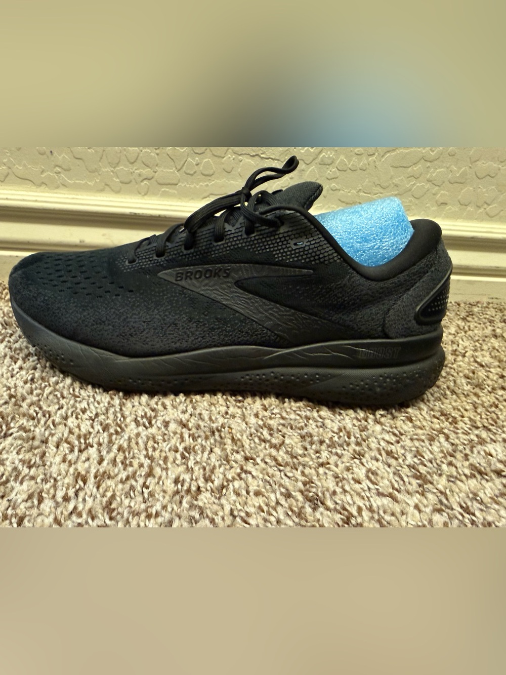 Brooks Men's Black Athletic Running Shoe - All-Black Design